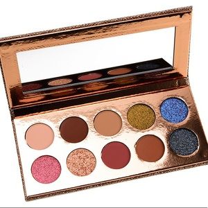 Friendcation eyeshadow palette